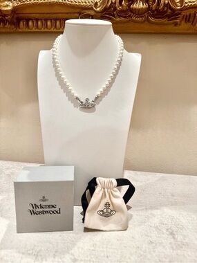 Authentic Vivienne Westwood White Pearl mini Bas choker. Worn once